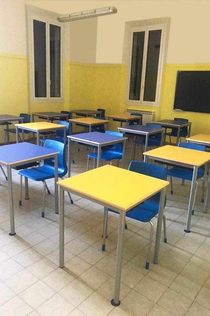 CLASSROOM CHAIRS